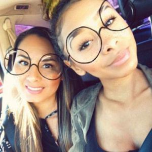 Meet your Posher, Cassandra