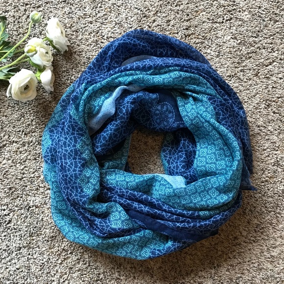 Scarf 💙 - Picture 4 of 4