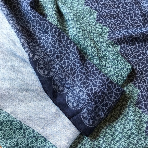 Scarf 💙 - Picture 2 of 4