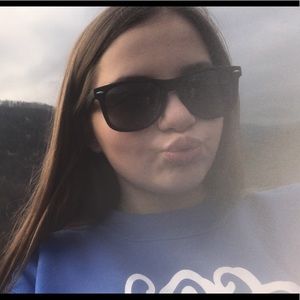 Meet your Posher, Ella