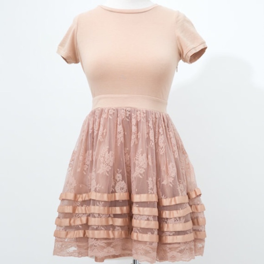 VINTAGE blush pink lace dress