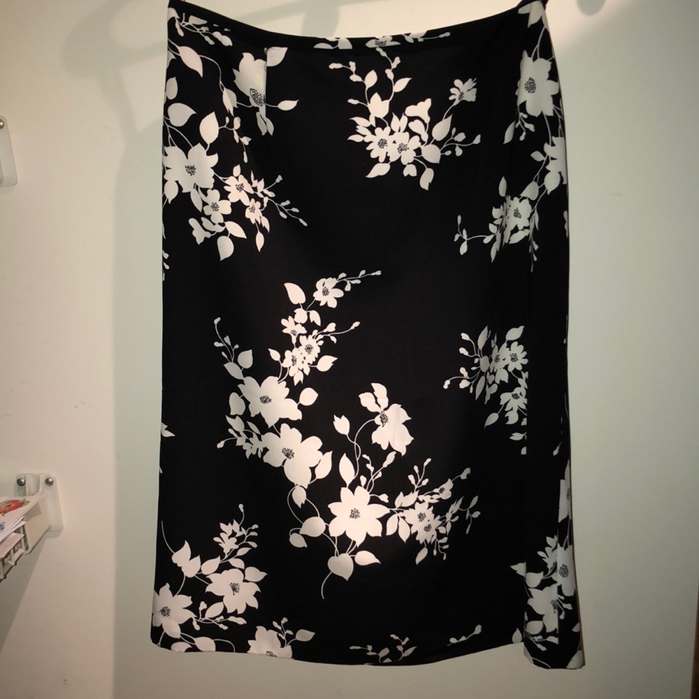 Very beautiful & classy floral skirt
