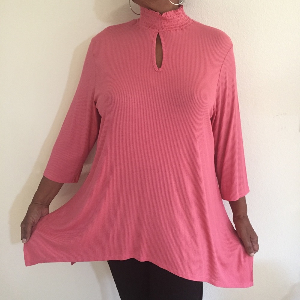 Cha Cha Vente Asymmetric Mock Keyhole Tunic