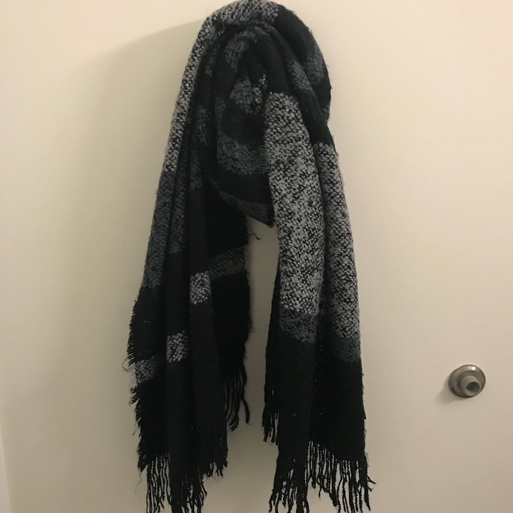 H&M Grey, Black & Dark Green Blanket Scarf
