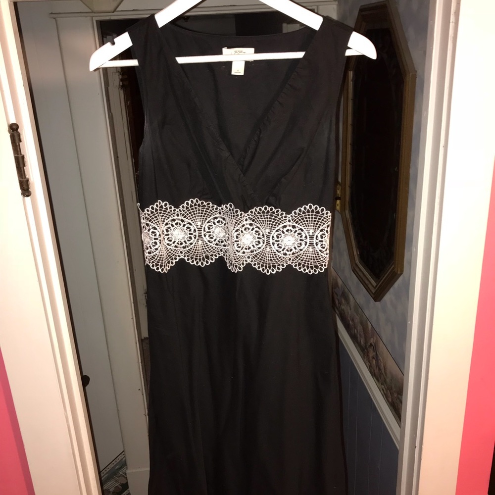 Size 4 women’s black/white dress