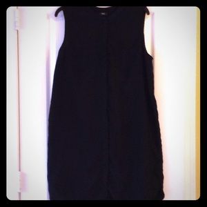 Black sleeveless dress