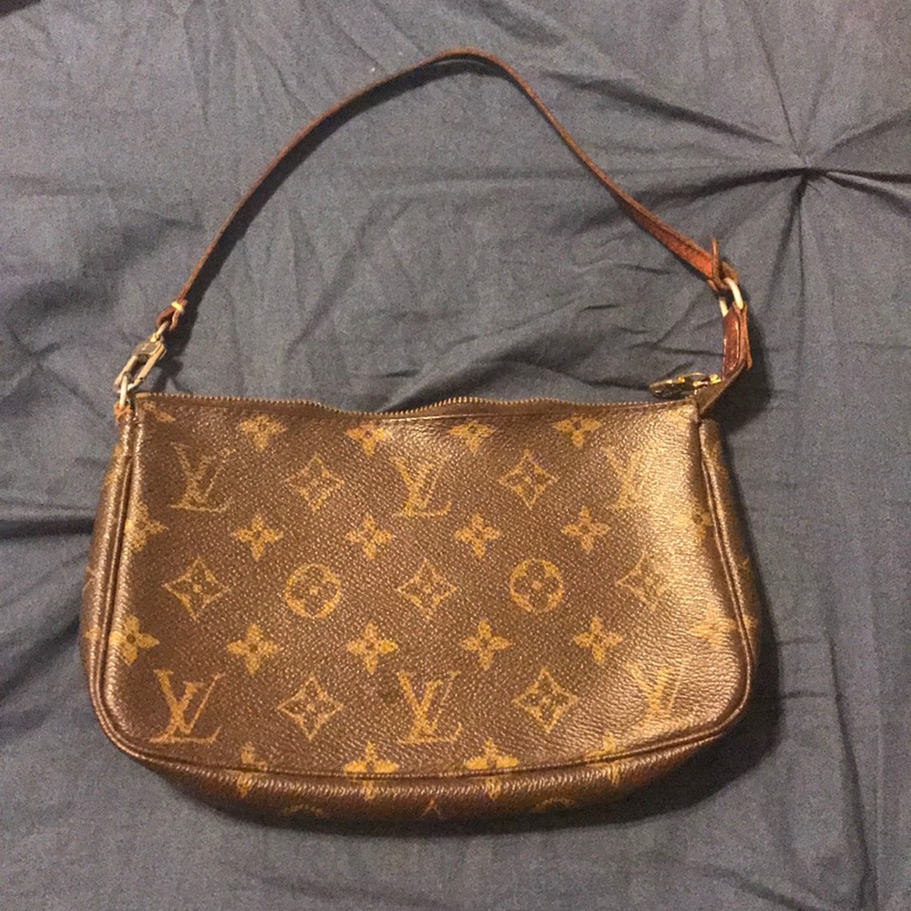 Authentic Louis Vuitton Pochette