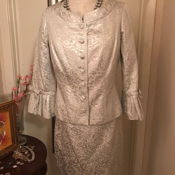 One day sale 😇Gorgeous metallic Jackie O style. - Picture 1 of 8
