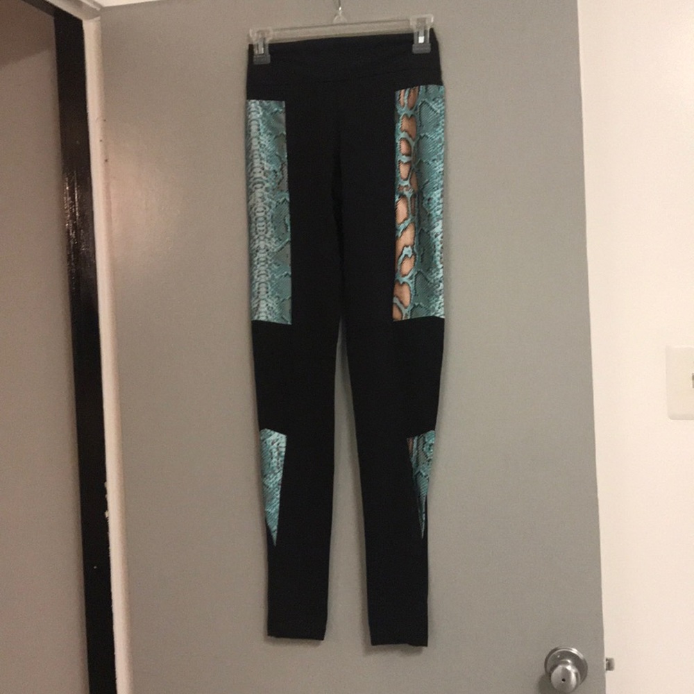 Medium workout leggings from Brazil