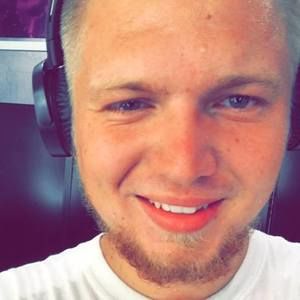 Meet your Posher, Dustin