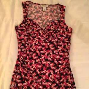 💋WHBM Sexy and Beautiful Flowered Top size S
