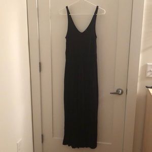 Old navy black Petite maxi dress. Black. Size med