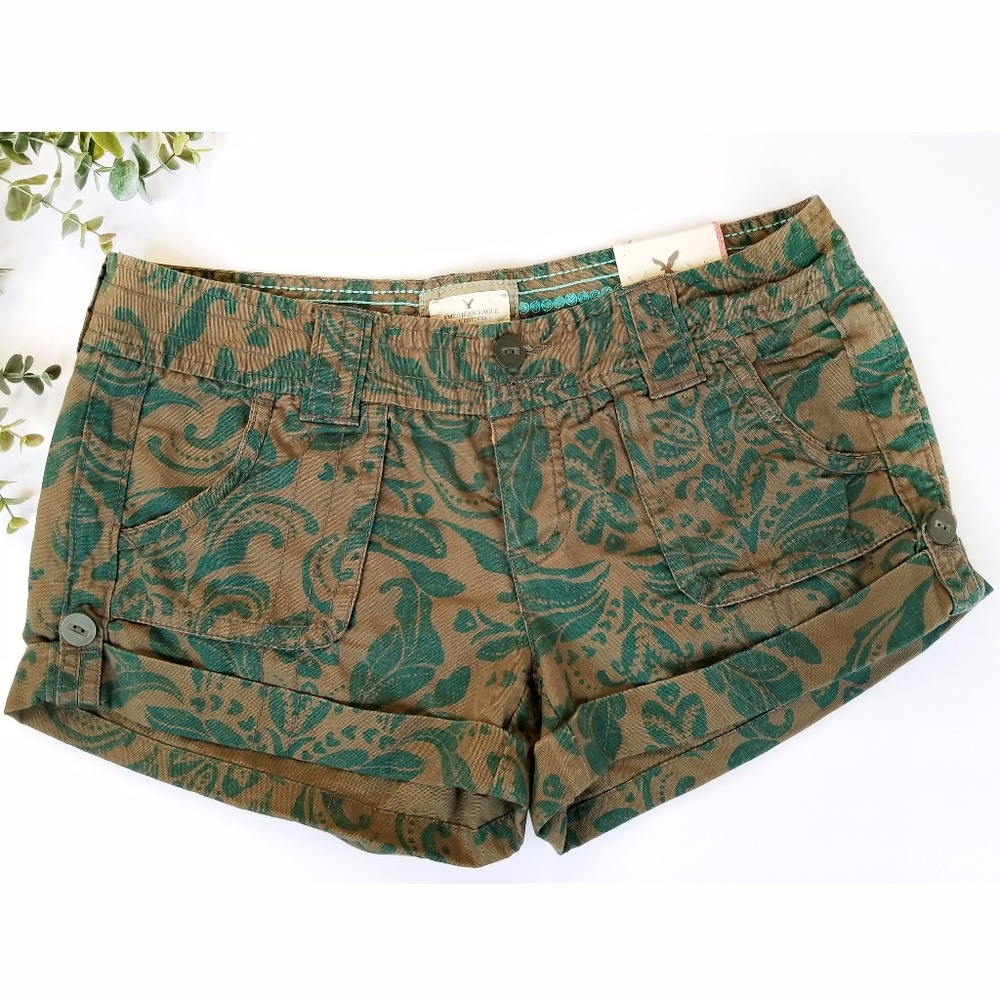 American Eagle Outfitters Leaf Print Shorts Sz 6