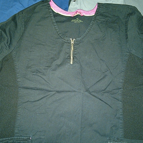 Beyond Scrubs scrub top, size 2X - Picture 2 of 5