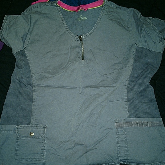 Beyond Scrubs scrub top, size 2X - Picture 3 of 5