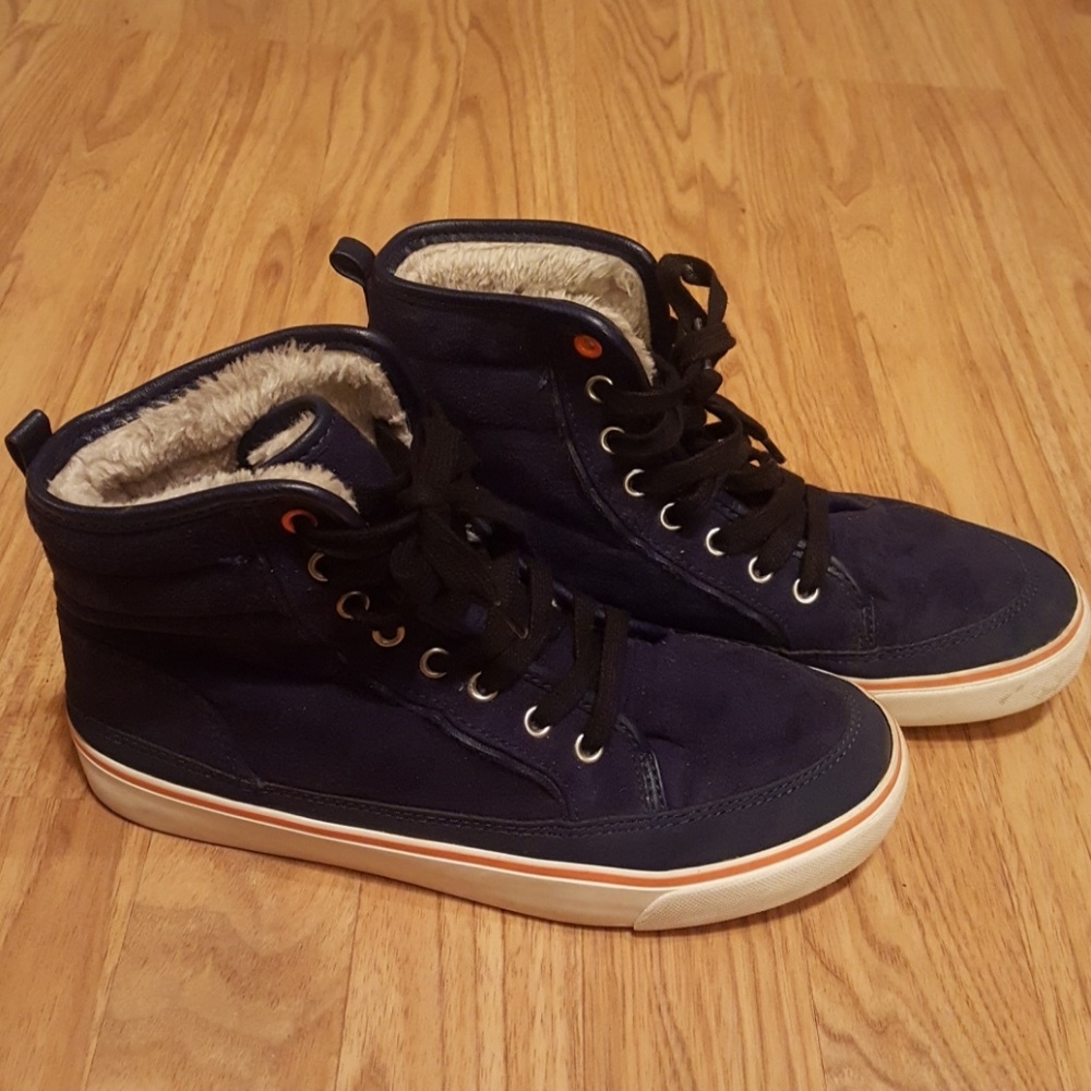 Girl's navy blue high top winter shoes