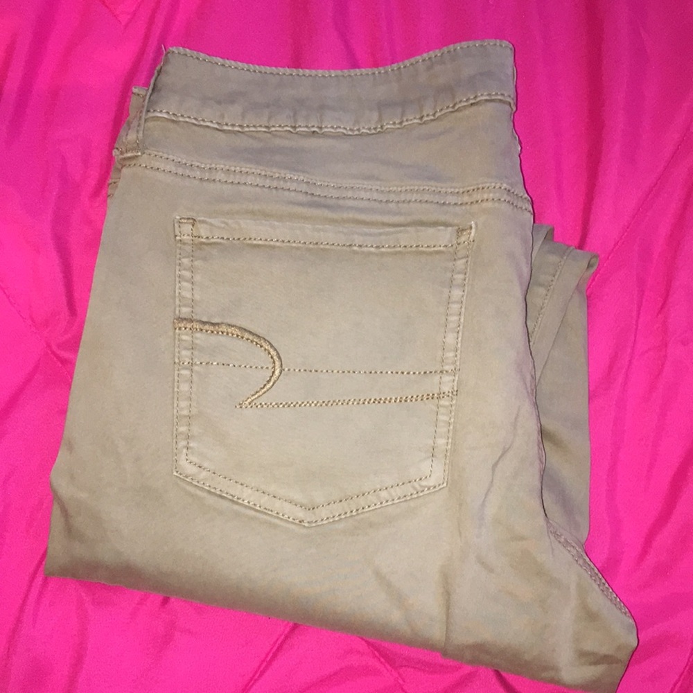 AMERICAN EAGLE JEANS