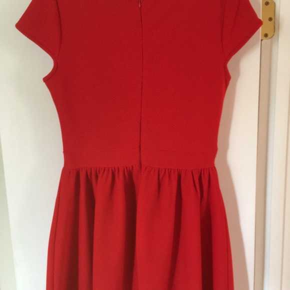 Red dress - Picture 4 of 6