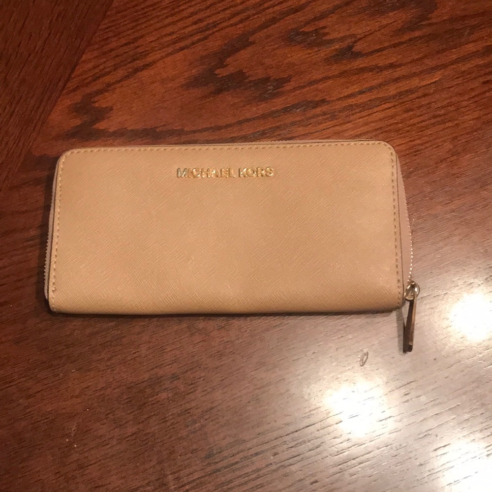 Michael Kors zip wallet