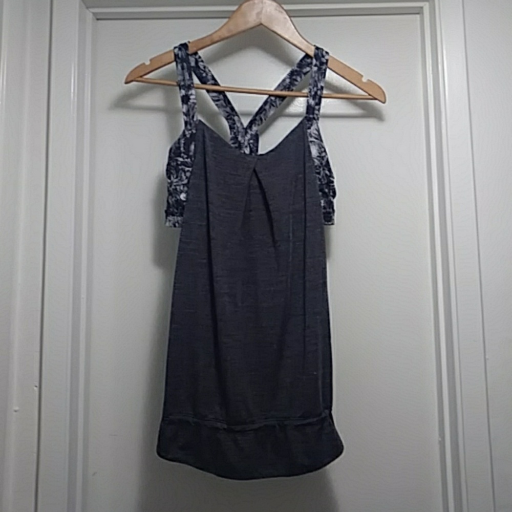 Lululemon yoga top with built-in bra size 6 cinch
