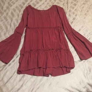 Maroon detailed top with wide arms