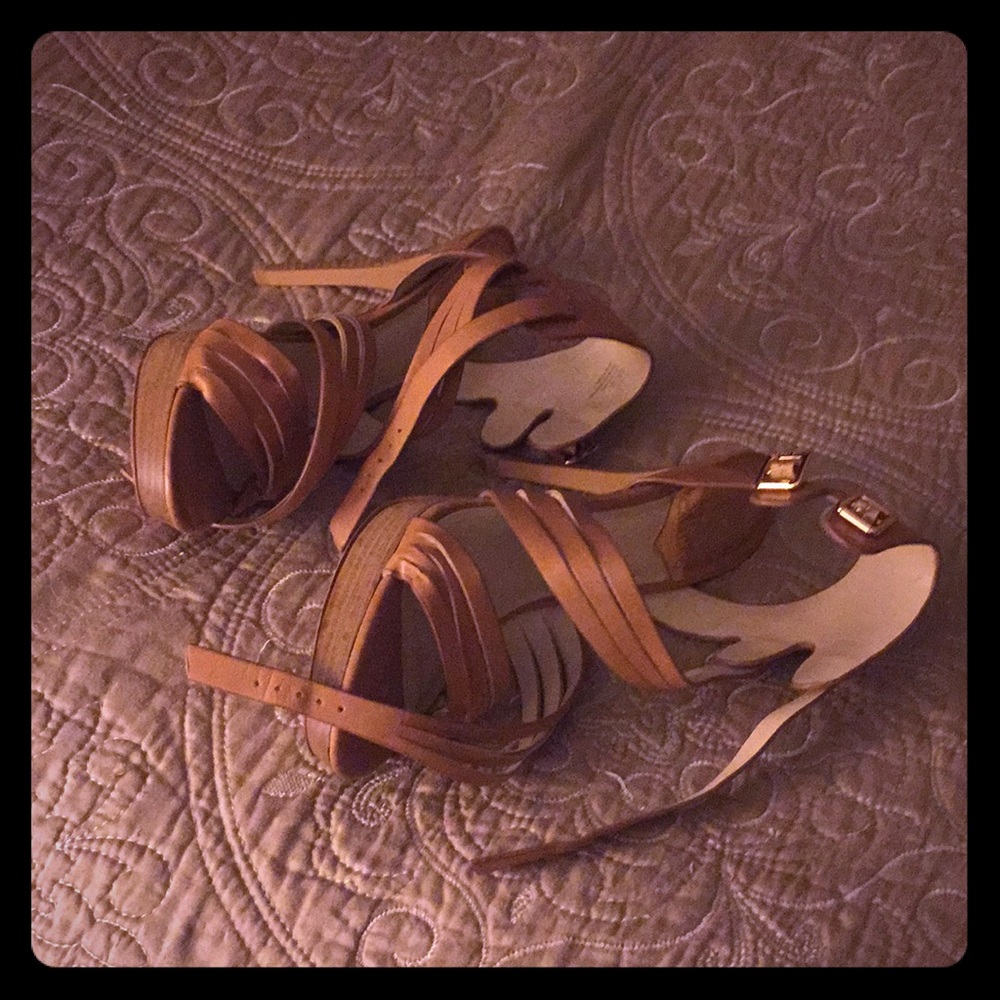 💁🏽Sexy Strappy Cognac Heels