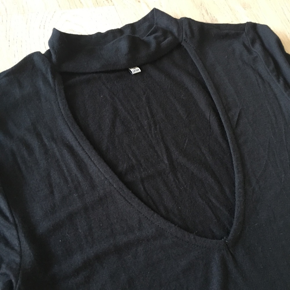 🚫SOLD🚫Long Choker Shirt - Picture 2 of 3