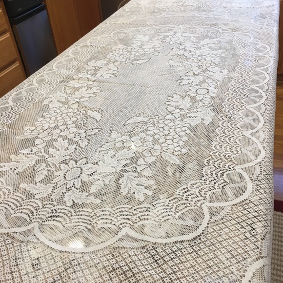 Lace Tablecloths Oval 300x300.jpg Thanksgiving White Oval Shape Lace Table Cloth. M_5a248cf15c12f84d5c09b31f Lace Tablecloths Oval 300x300.jpg Thanksgiving White Oval Shape Lace Table Cloth. M_5a248cf15c12f84d5c09b31f