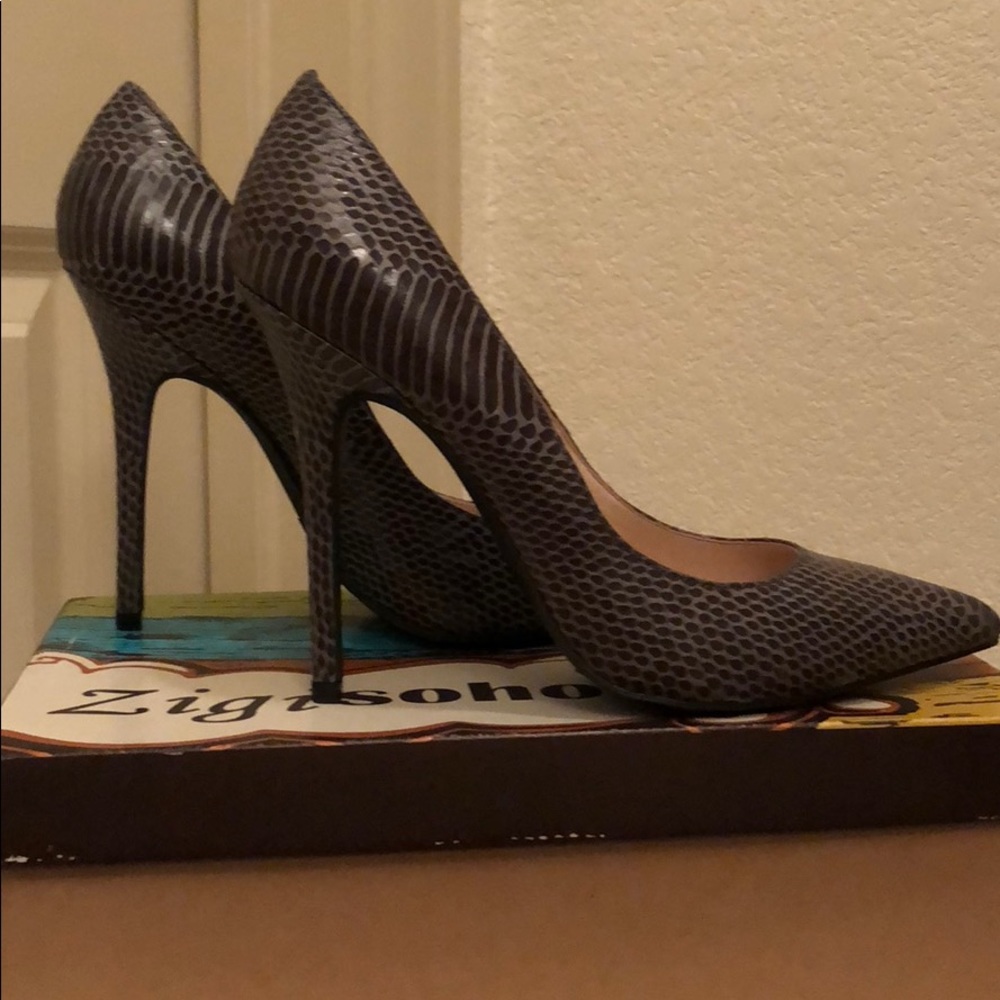 Grey textured heels