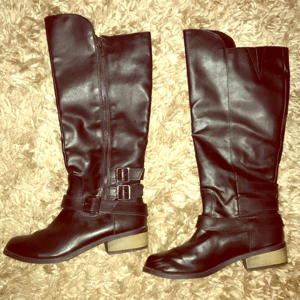 Knee high riding boots w/ belts