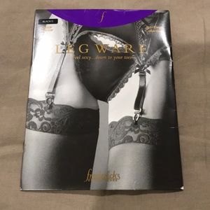 FREDERICKS OF HOLLOYWOOD SCALLOP LACETOP STOCKINGS