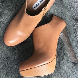Cognac Lea Steve Madden Booties 👢