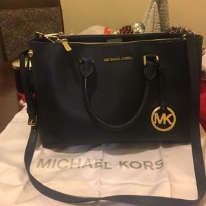 Dark blue Michael Kors handbag/ crossbody 👜