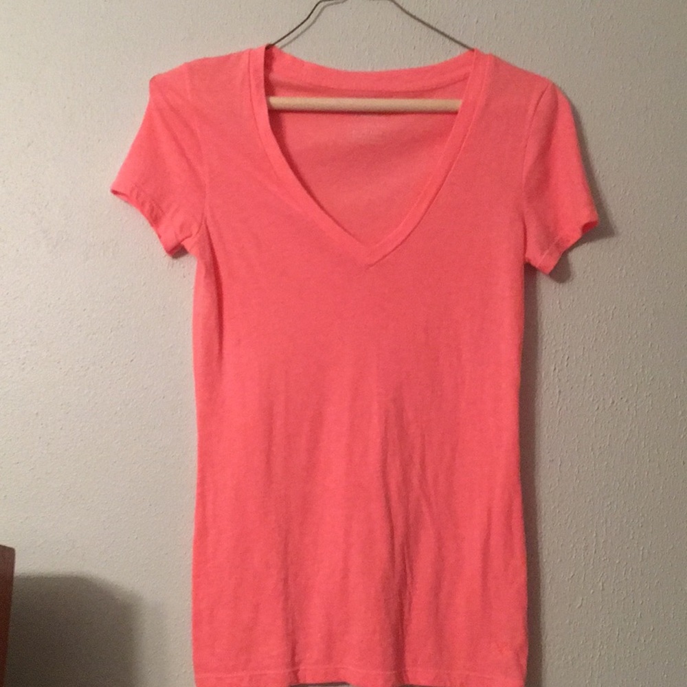 American Eagle pink v neck