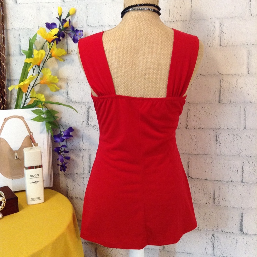 ⬇️SLEEVELESS RED TOP - Picture 3 of 7
