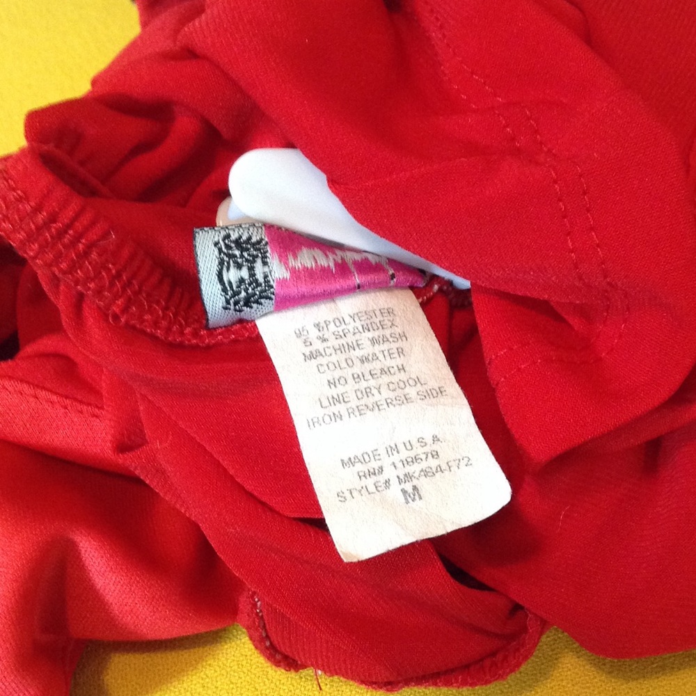 ⬇️SLEEVELESS RED TOP - Picture 4 of 7