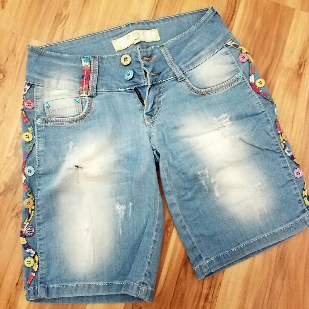 EXCLUSIVE STYLE shorts