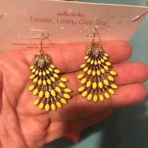 Stella and Dot yellow drop earrings