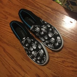 Fab kids skeleton/black tennis shoes