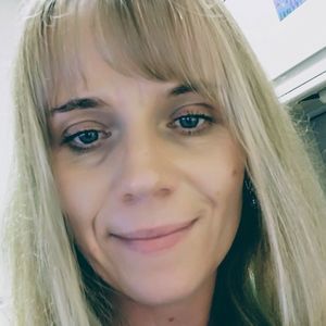 Meet your Posher, Jola