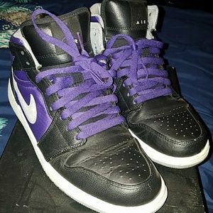 JORDAN 1s Worn a few times, great condition.