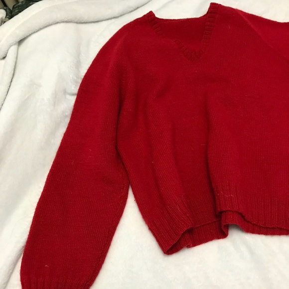 Red v neck knit sweater - Picture 3 of 4