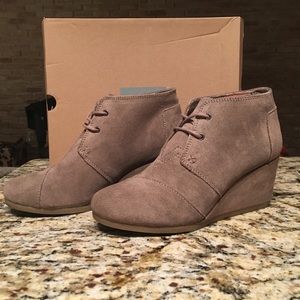 Toms desert wedges in taupe suede