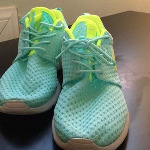 Nike Roshe One wmn size 7