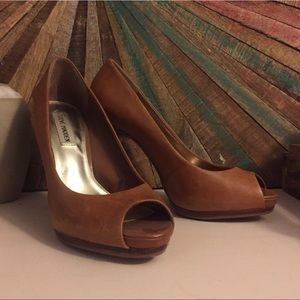 Camel leather peep-toe stacked heel size 7