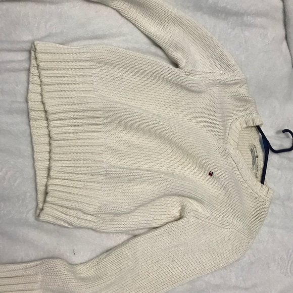 Tommy Hilfiger knit v neck - Picture 1 of 5