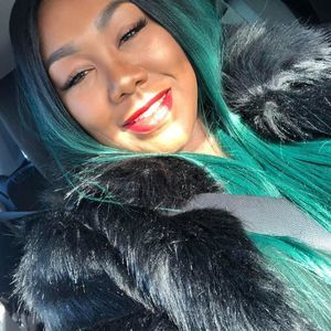 Meet your Posher, Chanel