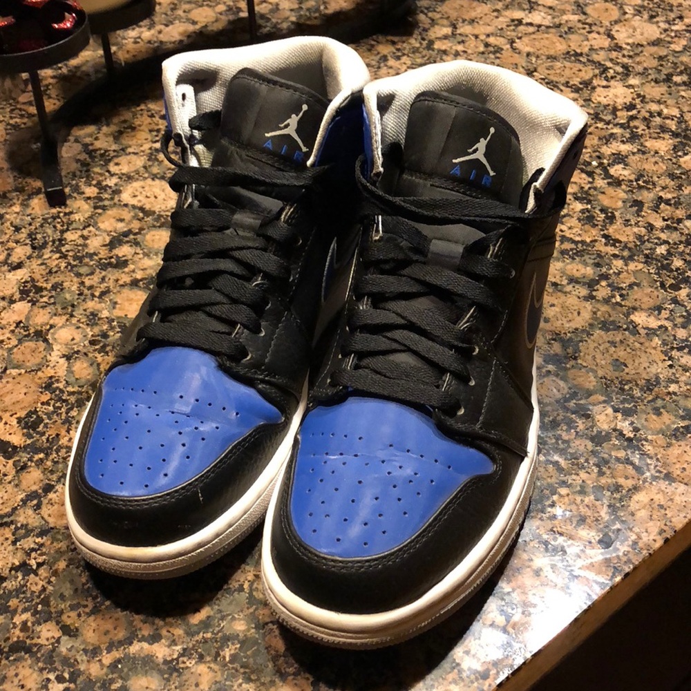Air Jordan blue high tops