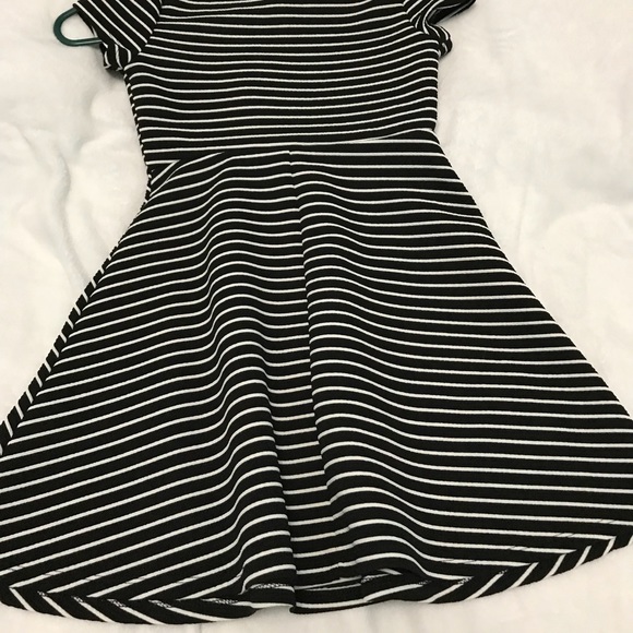 Black and white striped skater type of dress - Picture 4 of 4