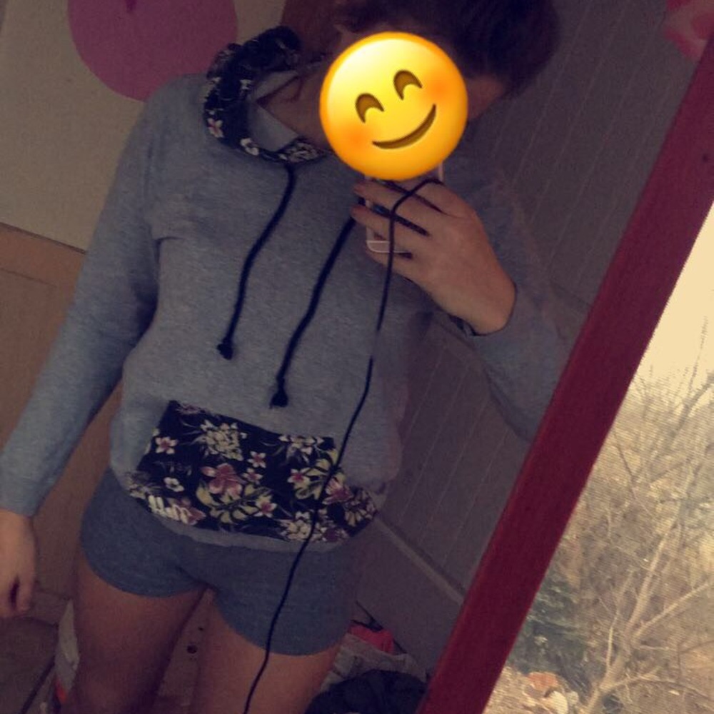 WILLING TO TRADE💖-neff hoodie:)